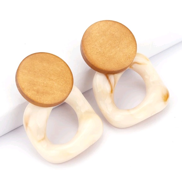 *BOGO* Trendy Acrylic & Wood Earrings - Picture 3 of 5